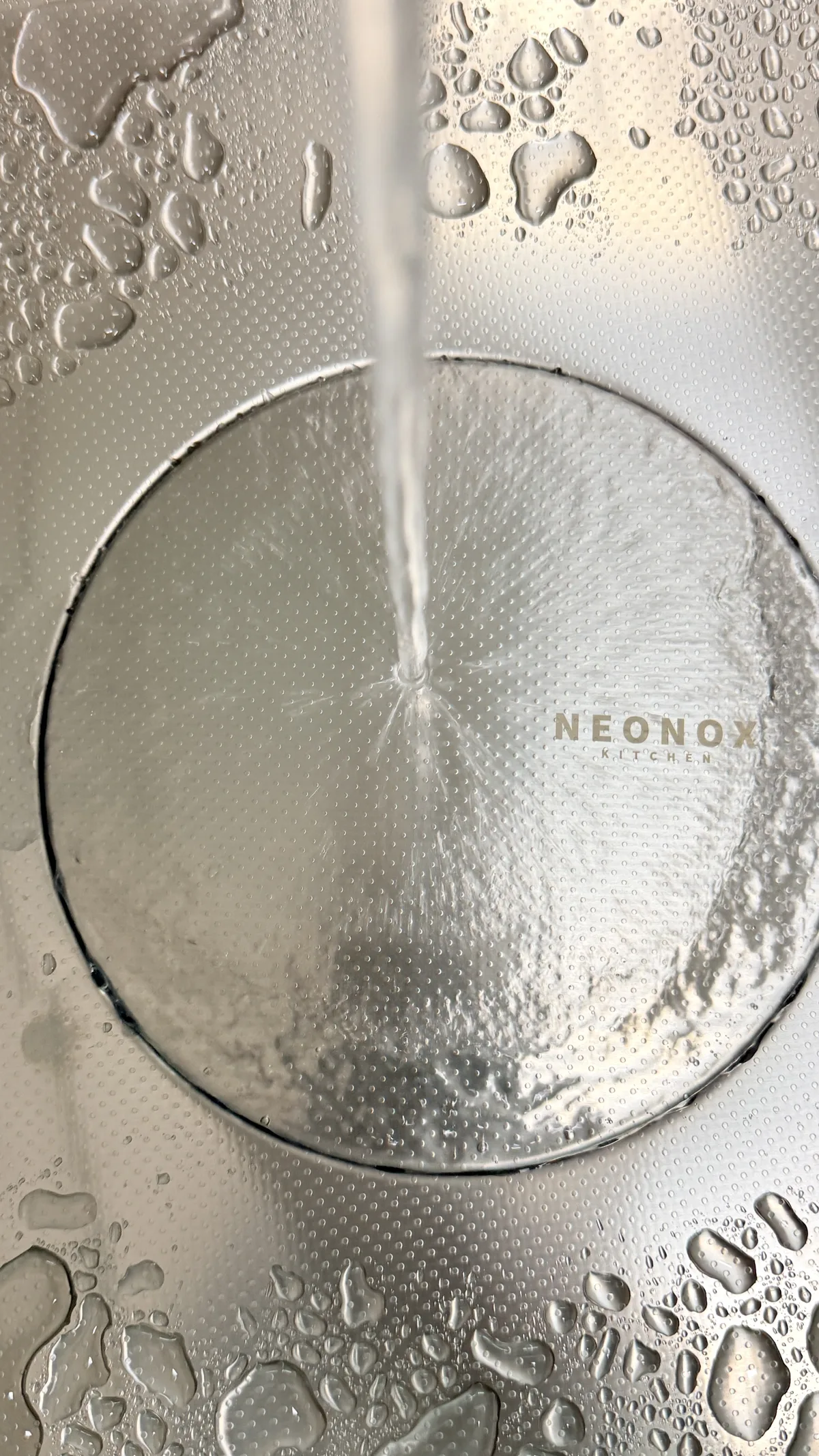 충주 호암힐스테이트 아티잔 네오녹스 NEONOX 배수구 로고 클로즈업