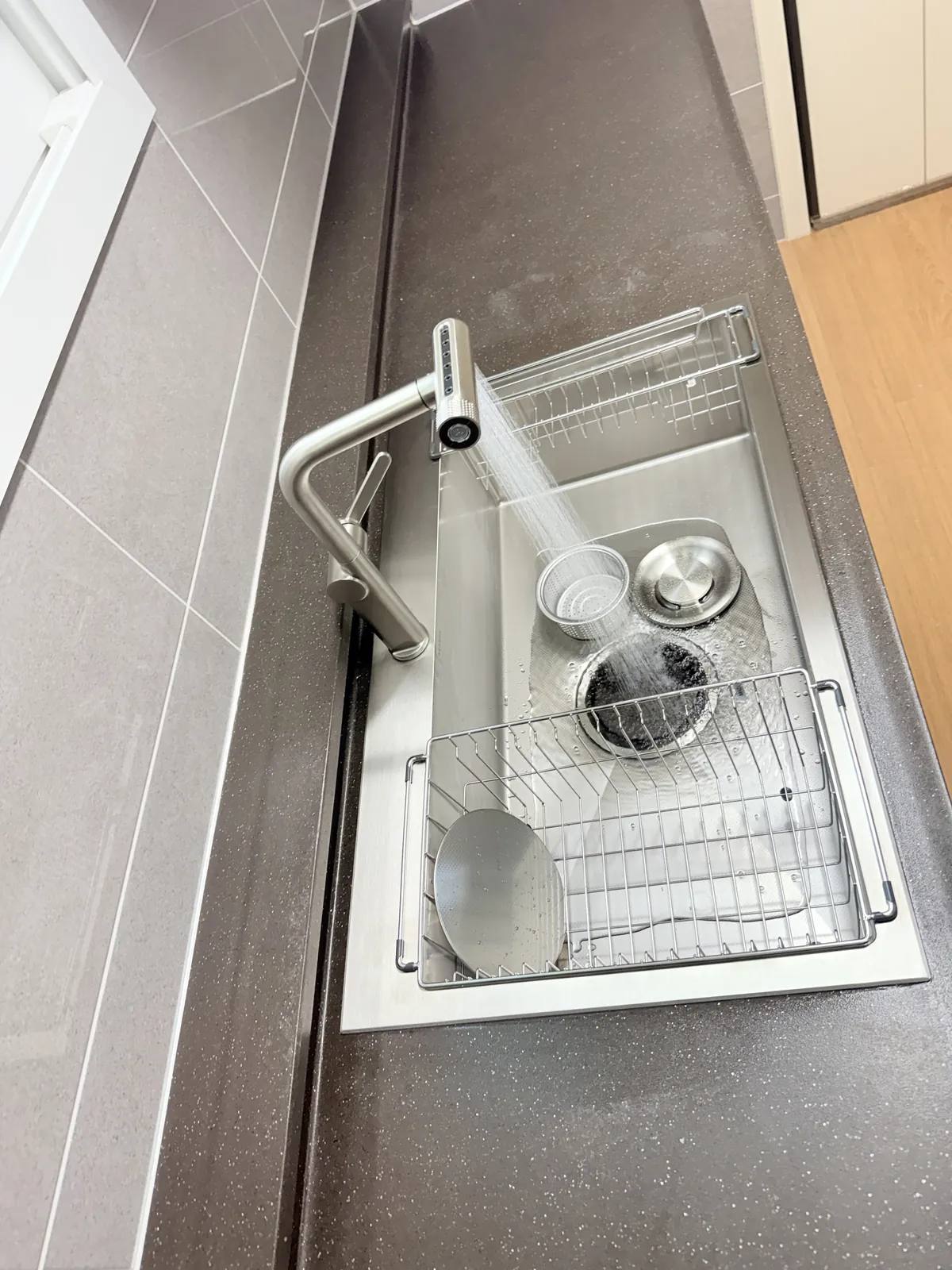 에떼르노 EK-6001 6WAY 폭포수전 폭포·멀티고압 모드 시연